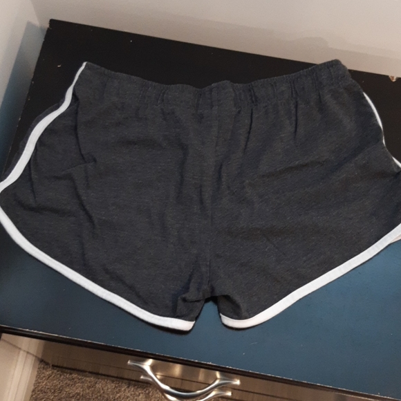 Womens clothing - Picture 2 of 3